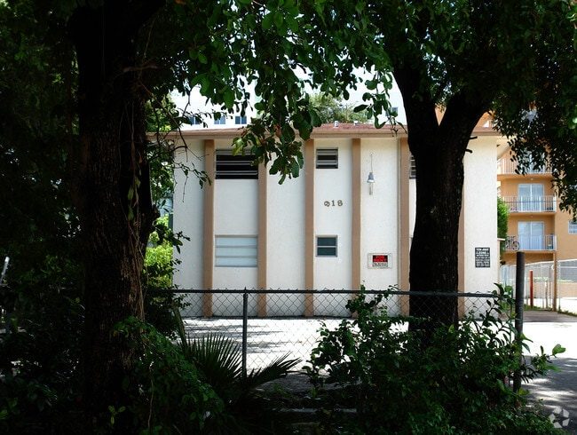 918 NW 5th St, Little Havana, Miami